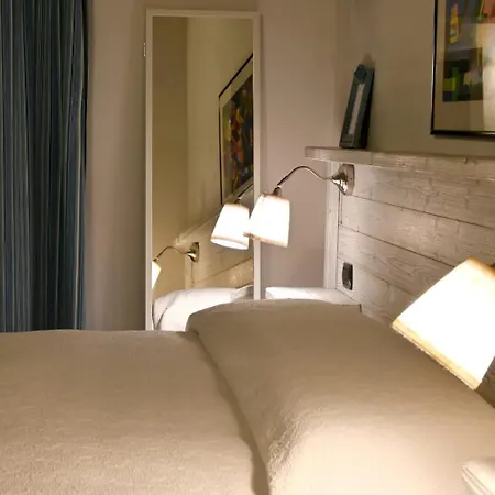 Domus Aurea Bed & Breakfast 4*