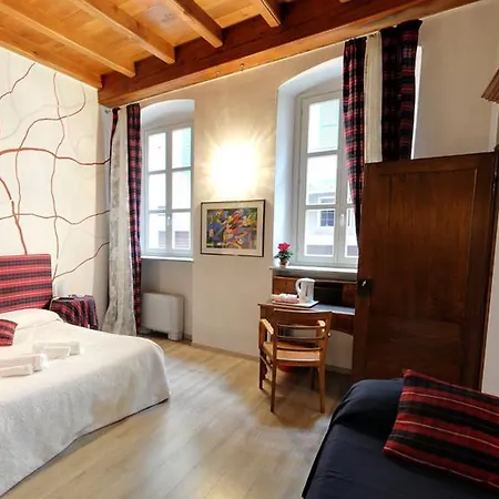 Domus Aurea Bed & Breakfast 3*