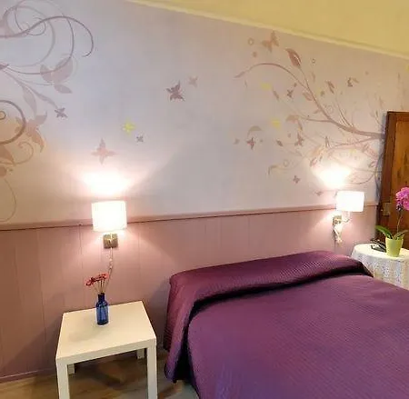 לינה וארוחת בוקר Domus Aurea 4*