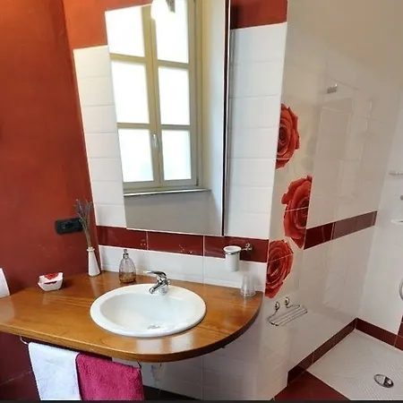 Domus Aurea Bed & Breakfast 4*